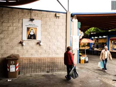 ...ci addentriamo quindi in quest�area di circa ventimila metri quadri...
